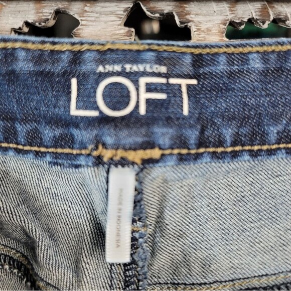 Ann Taylor Loft Distressed Modern Mid-Rise Boot Dark Blue Denim Jeans Size 6 - Picture 3 of 13